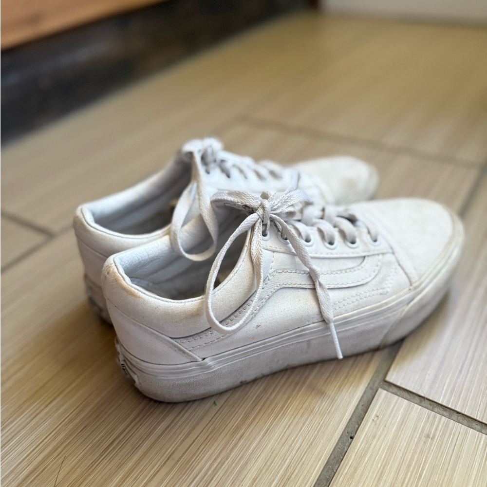 Stylish White Wedge Van Sneakers